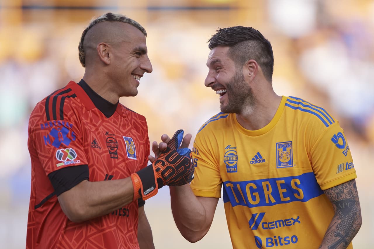 Tigres se llevó los tresn puntos ante Gallos Blancos en un partido en el que hubo tres jugadores expulsados .