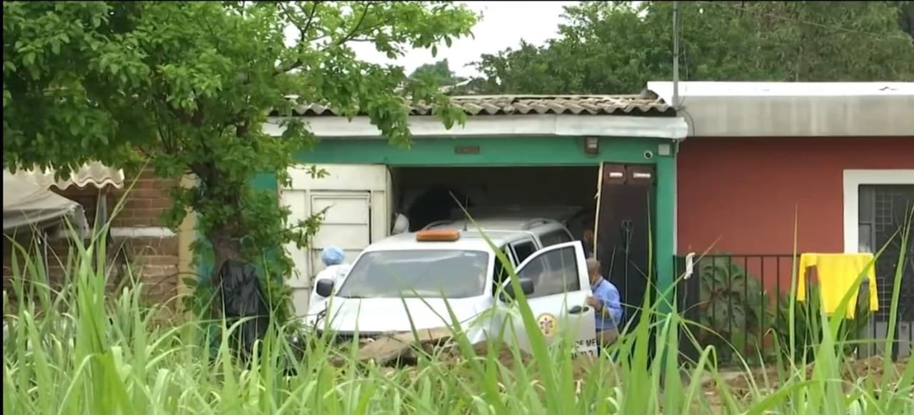 Según algunos cálculos, los peritos
<b>creen que puede haber restos de más de 30 víctimas</b>, incluidos los de
<a href="https://www.univision.com/temas/menores-de-edad">una pequeña de 7 años</a>.
<br>