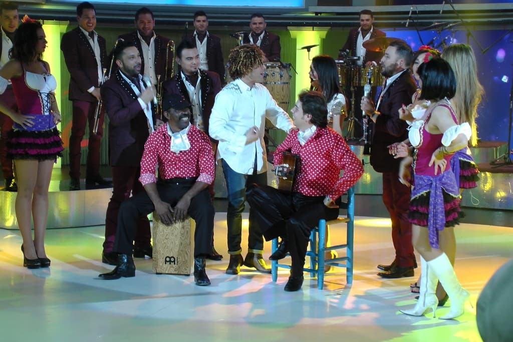 Y les hizo un reto: cantar sus canciones en flamenco.