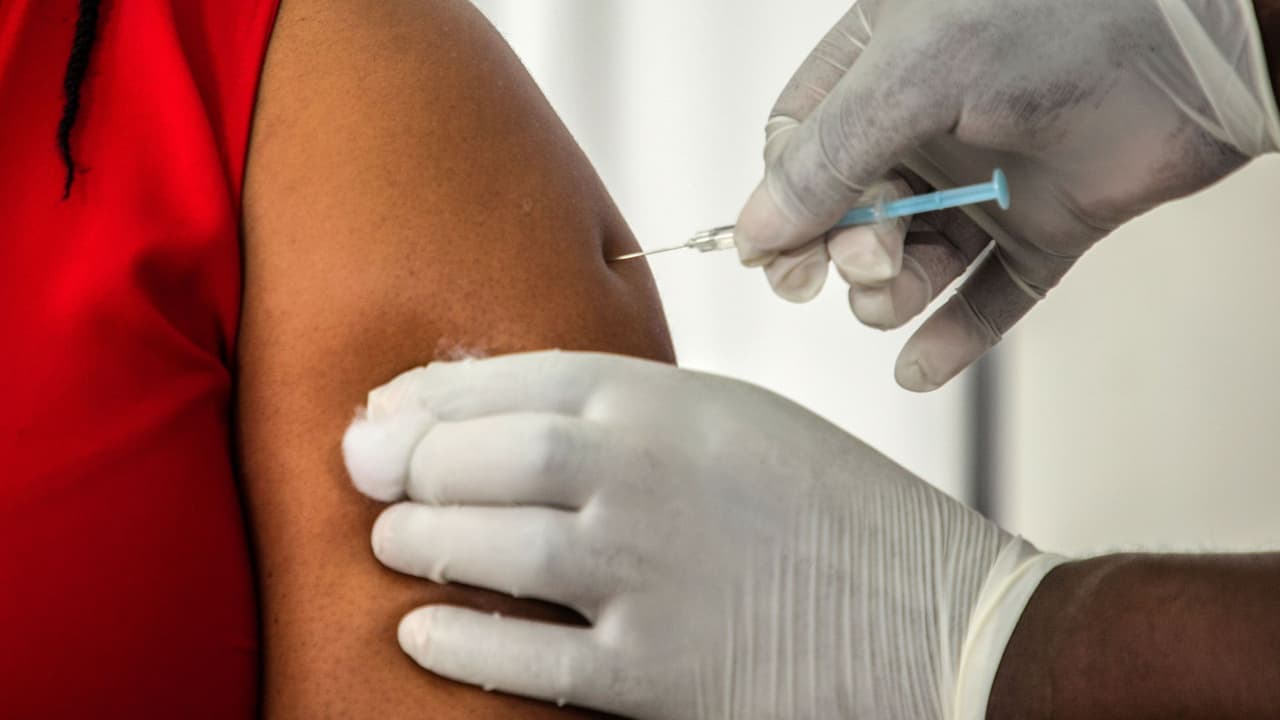 Confusión y largas filas en un centro de vacunación de FEMA en Miami-Dade: esto es lo que ocurrió