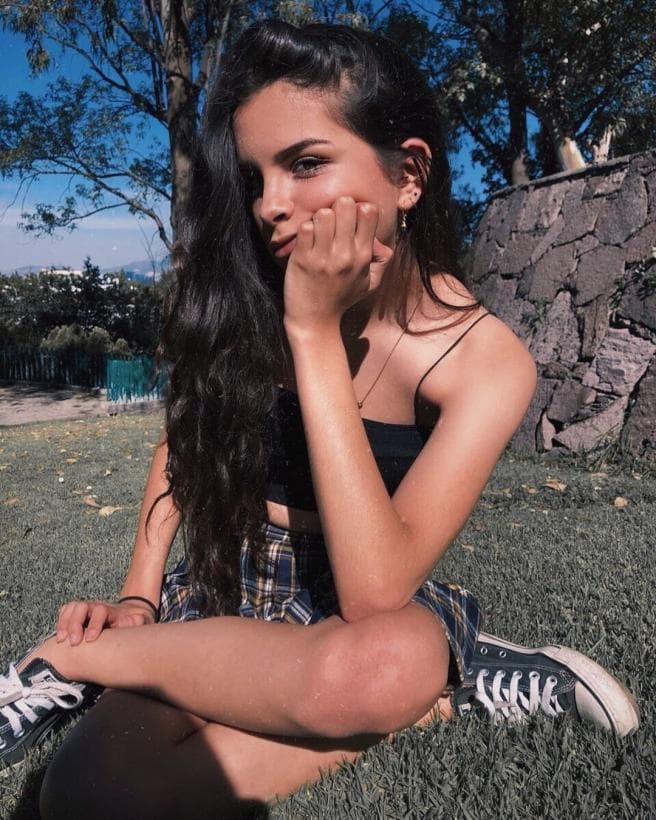 <b><a href="https://www.univision.com/famosos/paula-levy-hija-mariana-levy-quiere-vivir-ana-barbara-talina-fernandez-corrio-casa-fotos">"No tengo casa, soy 'homeless' (sin hogar)</a></b>, vivo donde cayó la noche porque 
<b>nadie me quiere adoptar</b>, yo no entiendo por qué", dijo la joven de 19 años el 4 de diciembre de 2020.