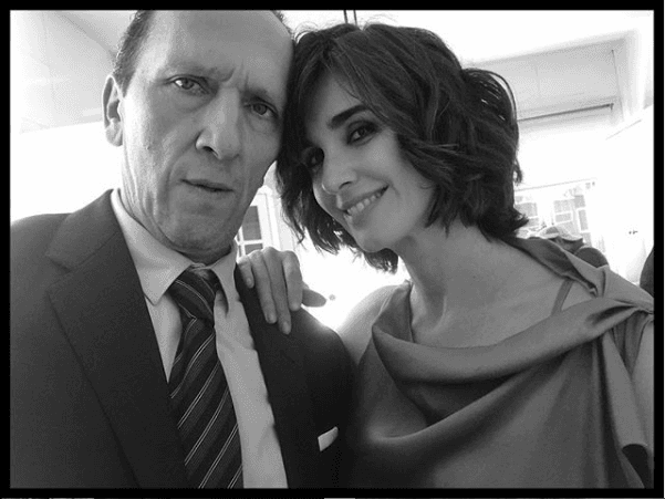 Ahora toca el turno de verla ataviada con el singular parche de
<b>Catalina Creel </b>en la nueva versión de
<b>Cuna de Lobos</b>. Síguela en el estreno este 21 de octubre por
<b>Univision</b>.