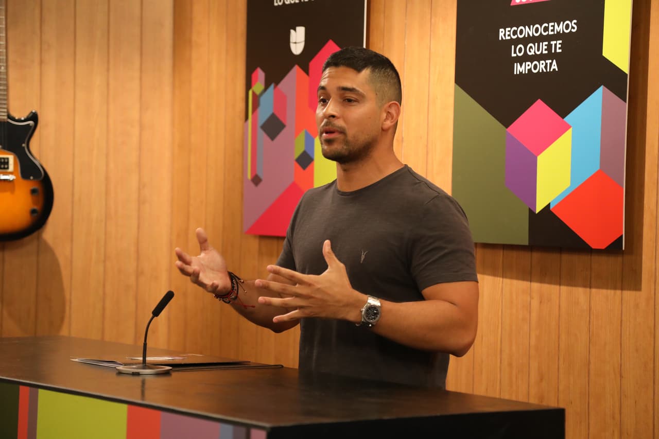 El actor de raíces latinas ha sido un frecuente defensor de los derechos de inmigrantes y es director de 
<b>Voto Latino</b>, la organización que busca informar y empoderar a la comunidad hispana para que se involucren en la política.