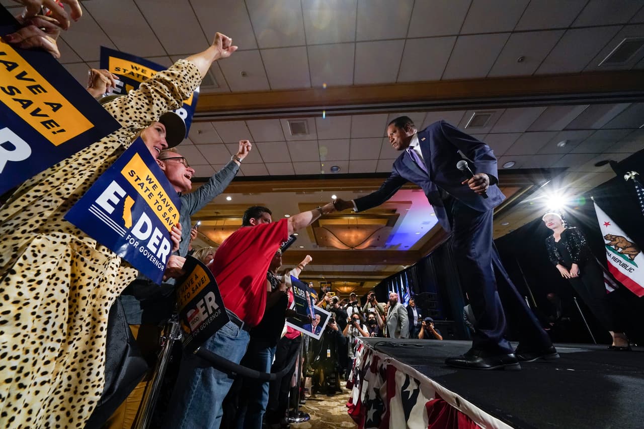 Fiel a su discurso previo a la campaña, Elder criticó a Newsom por la baja calidad de la educación en Califiornia, los problemas de inseguridad y la falta de agua.
<br>