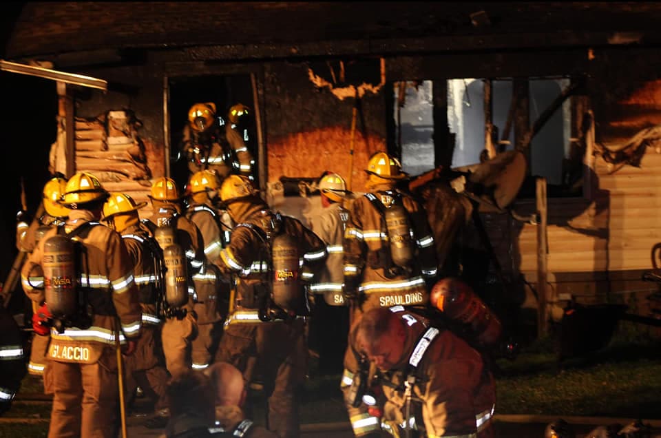 La primera información divulgada por la policía de Lawrence Park relata que los bomberos de la ciudad respondieron a una llamada de emergencia alrededor de la 1:10 am del domingo 11 de agosto en Harris Family Day Care, 1248 W. 11th.