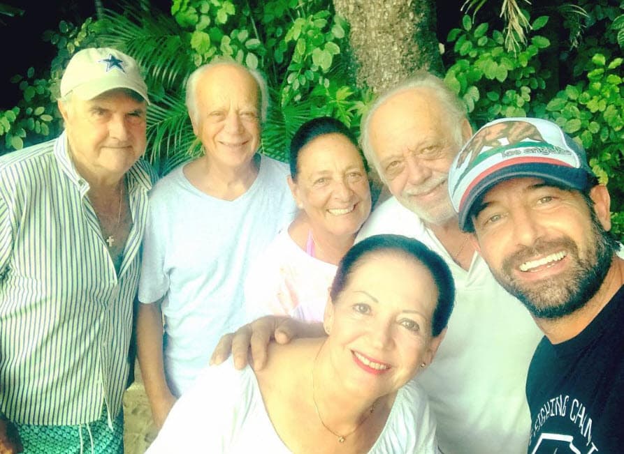 "Mi papá y mi familia, toda
<b>mi familia la quieren muchísimo</b>", aseguró respecto a Baeva, "saben que es mi pareja, saben que estoy enamorado, que estoy feliz y ella se ha ganado el cariño de toda mi familia".
<br>