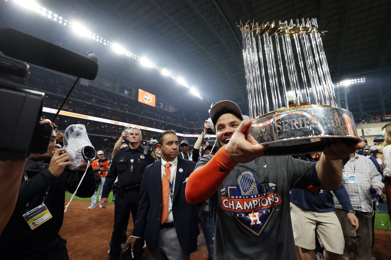 Los 
<a href="https://www.univision.com/local/houston-kxln/astros-houston-phillies-sexto-juego-serie-mundial" target="_blank">Astros de Houston</a> consiguieron su segundo título de la Serie Mundial este sábado en el Minute Maid Park.