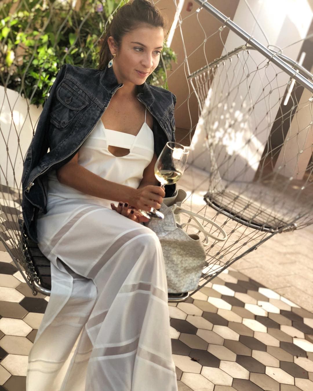 No importa que tan elegante sea el vestido, si la usas seguirás viendote fabulosa.