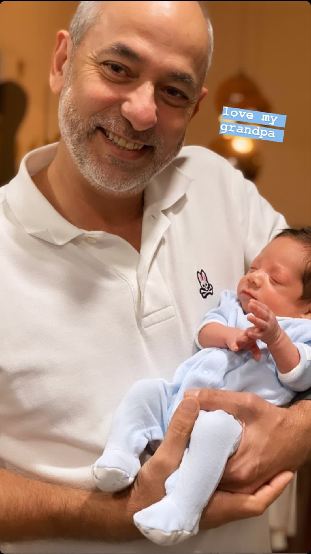 Desde la llegada del primogénito de Andrea Chediak y Alejandro Cracco, la familia de ambos se inundó de felicidad y este inicio de mes, Diego estuvo muy consentido en los brazos de sus abuelos.
