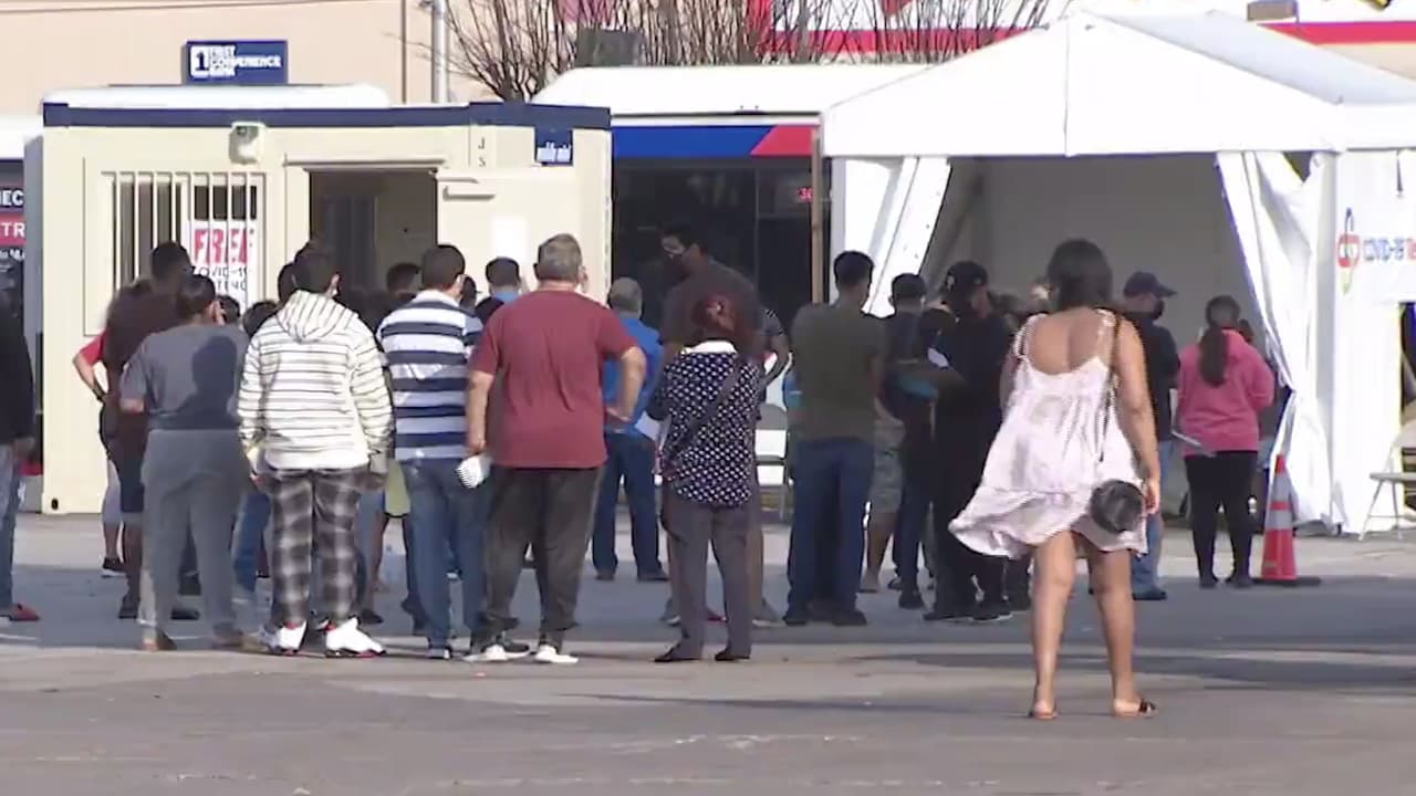 “Le pregunté cuánto tiempo se iban a demorar en darme los resultados y me dijeron que 24 horas. Hoy es miércoles y nada,
<b>los he llamado un monto de veces,</b> te dejan en ‘hold’ un montón de rato y te enganchan el teléfono”, indicó la mujer.