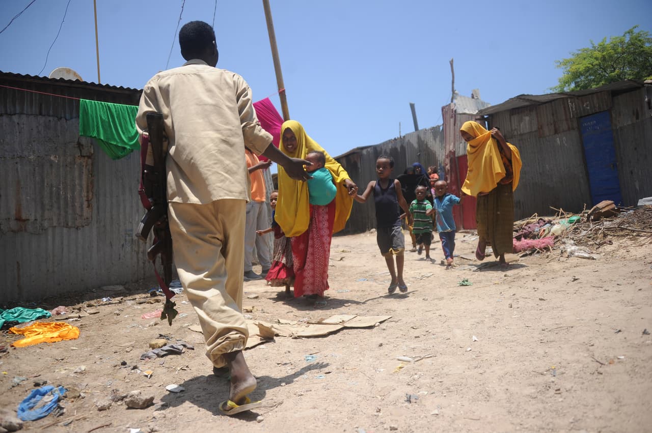 <h3 class="cms-H3-H3">2. Somalia</h3>
<br>
<br>🌍 
<b>RNB per cápita: </b>$870
<br>
<br>🌍 
<b>Producto Interno Bruto 2020: </b>$4,900 millones.
<br>
<br>🌍 
<b>Esperanza de vida: </b>57.4 años.
<br>
<br>🌍 
<b>Población: </b>15.9 millones.
<br>