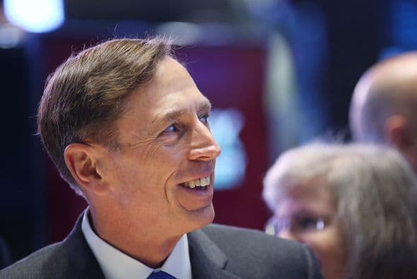 Dado que varios observadores le atribuían una ambición política -que él desmentía- su nominación a la cabeza de la CIA era también para la Casa Blanca una manera de silenciarle.