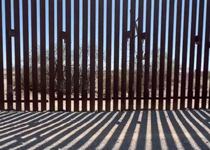 Un fragmento de barrera en terrenos de la Nación Tohono O'odham.