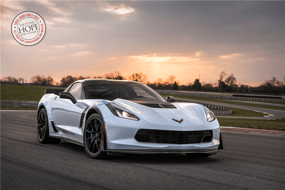 <b>Autos para caridad</b>
<br>
<br>Chevrolet celebró los primeros 65 años de su deportivo Corvette con una edición numerada de solo 650 unidades conocida como el Chevrolet Corvette Carbon 65 Edition. El 
<b>Corvette Carbon 65 Edition</b> puede estar basado en el Corvette Grand Sport o en el Z06 y puede ser adquirido como techo duro o convertible. El
<b> auto #001</b> subastado es un Corvette Z06 de techo duro equipado con un motor V8 supercargado de 6.2 litros que produce 650 caballos de fuerza y 650 lbs.-pie de torque lo que le permite acelerar de 0 a 60 mph en 2.95 segundos.
<br>