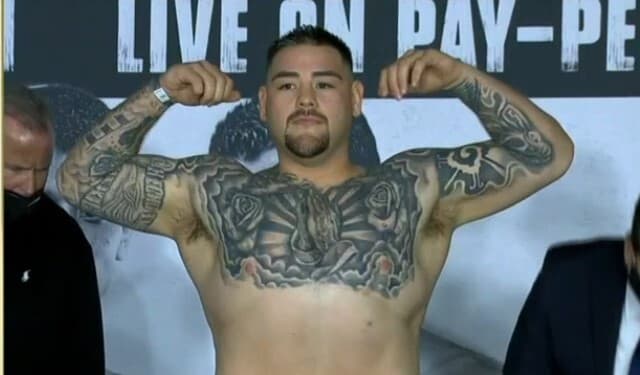 Andy Ruiz y Chris Arreola cumplen el 'protocolo' del pesaje