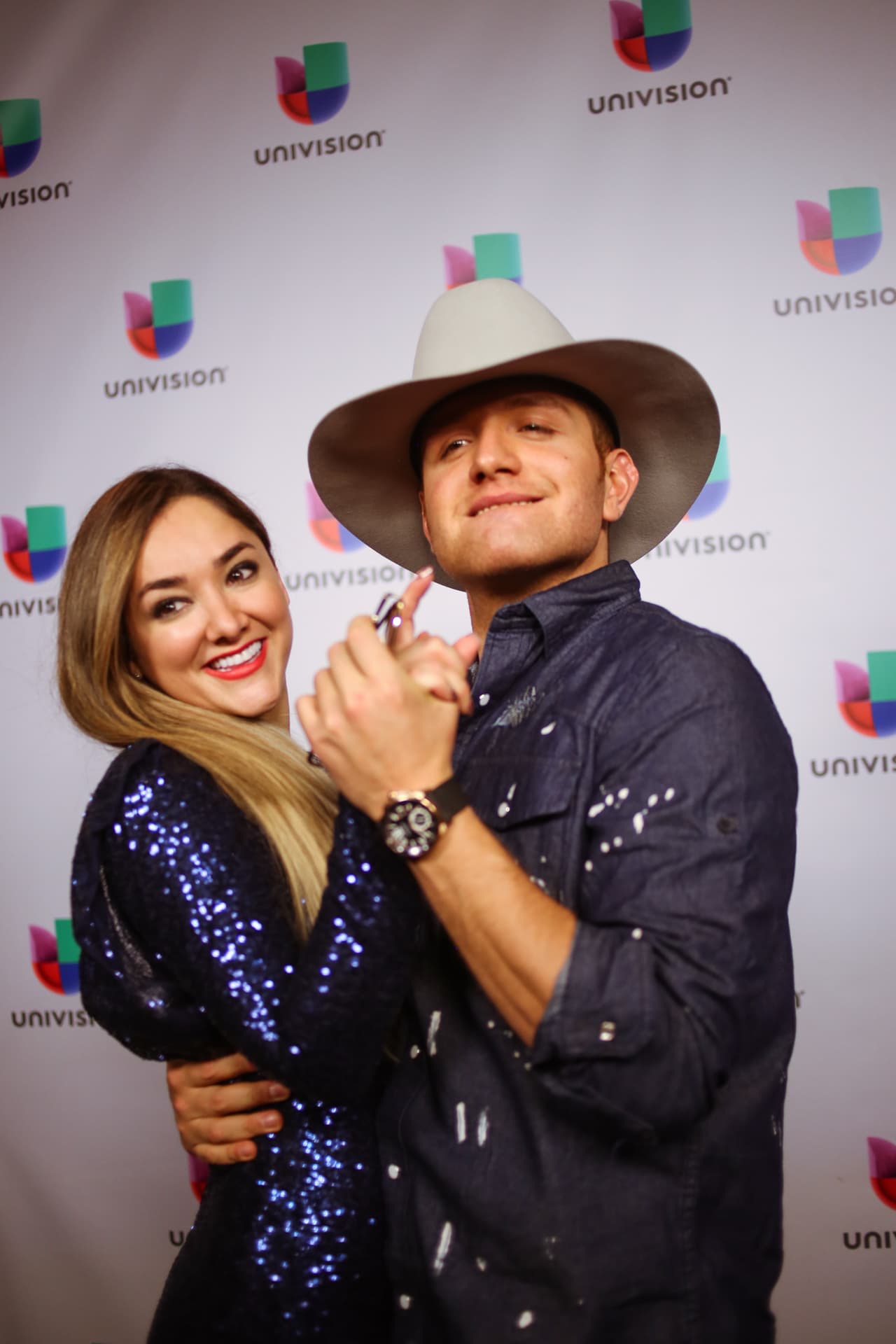 Quien inmediatamente la sacó a bailar.