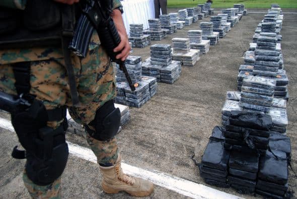 Pérez señaló que la droga, que podría haber costado alrededor de mil millones de dólares a precio de mercado en la calle, iba destinada a 13 organizaciones criminales diferentes en EU, después de haber llegado de Colombia para ser redistribuida en el mercado norteamericano.