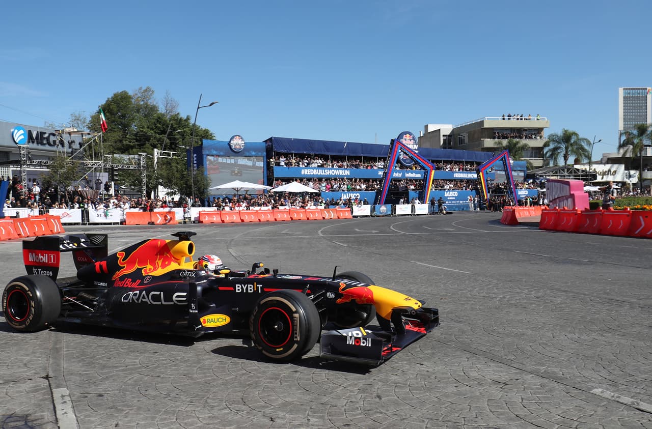 Checo Pérez corrió en Guadalajara con Red Bull por primera vez