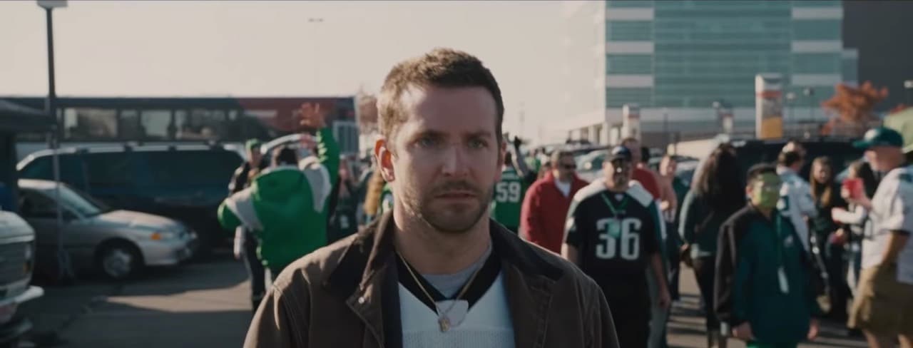 '
<b>Silver Linings Playbook': </b>Pat es un hombre en recuperación después de haber sido internado en una institución mental tras atacar al amante de su esposa y mostrar comportamientos de problemas de ira.