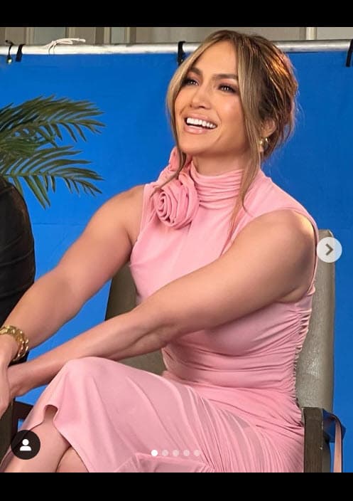 Los corsages (o ramilletes) no solo son tendencia en los ajuares de las novias. En el pasado, también se ponían en la muñeca de las mujeres para el baile de graduación.
<br>