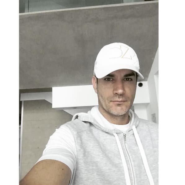 Por lo visto los días que se decide por este estilo siempre deben estar acompañados de una gorra.