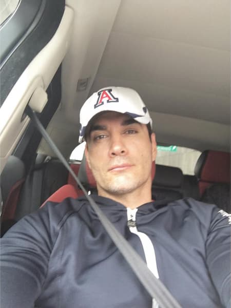 Tú decides ¿cómo se ve mejor David Zepeda con look casual o deportivo?