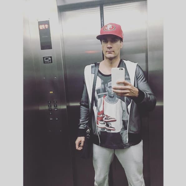 Aunque hay días que sus actividades son un poco más relajadas por lo que adopta un estilo más fresco y sobre todo cómodo.