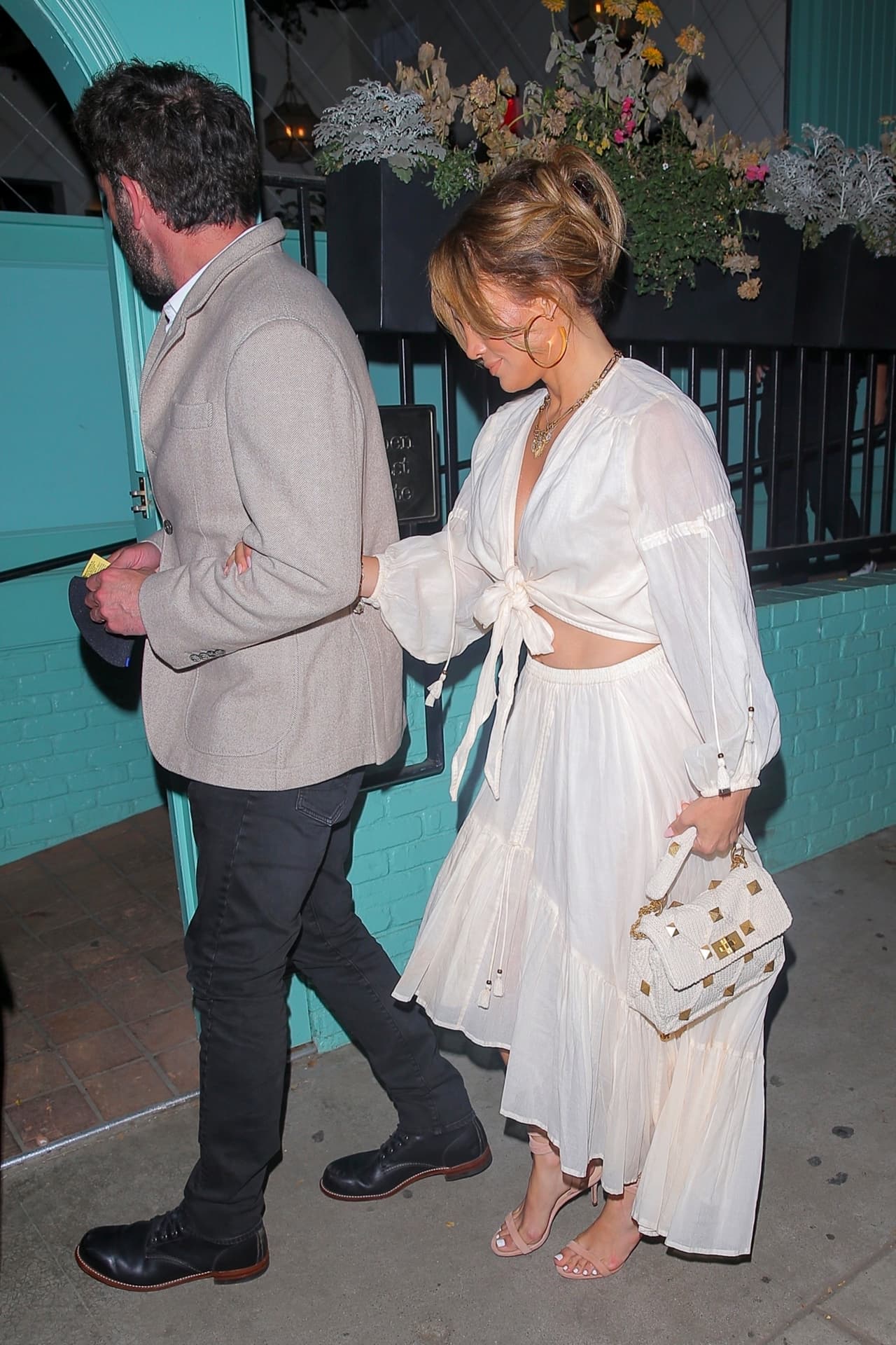 "Están 
<b><a href="https://www.univision.com/famosos/jlo-y-ben-affleck-besos-st-tropez-fotos" target="_blank">pasando el mayor tiempo posible</a></b> juntos antes de tener proyectos de trabajo separados en el otoño", aseguró la fuente este 9 de agosto. 
<br>