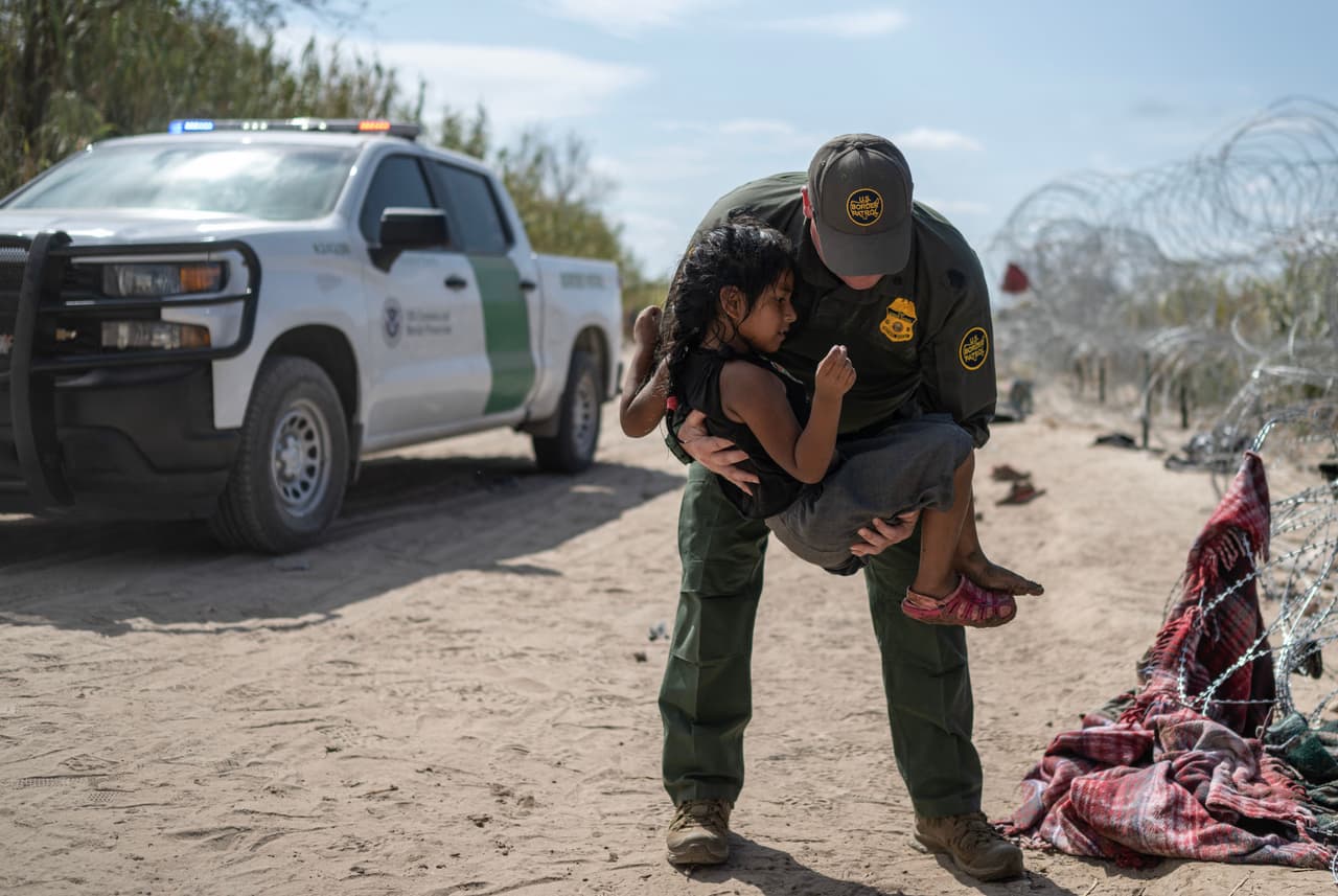 ¿Puede el gobierno de Biden cambiar el reglamento de asilo en la frontera? Te explicamos