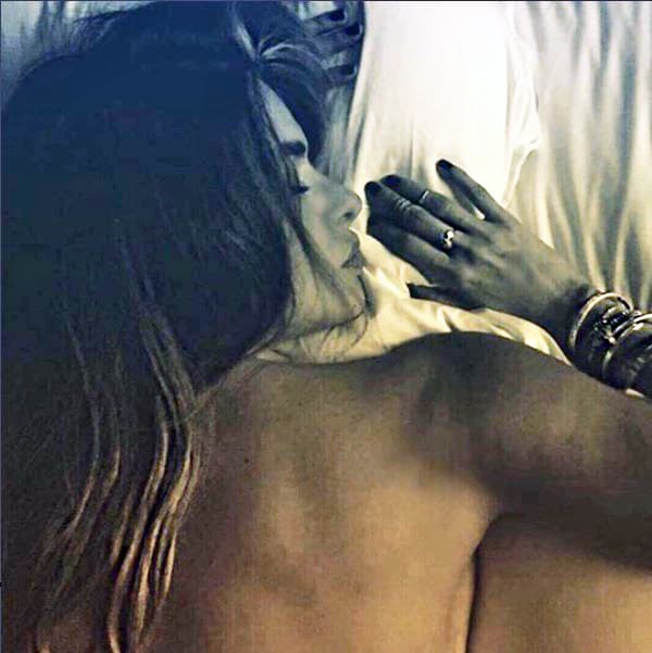 "Te amo hasta en tus silencios", es el texto que acompaña esta foto del romántico fin de semana y que compartió su esposo en Instagram.