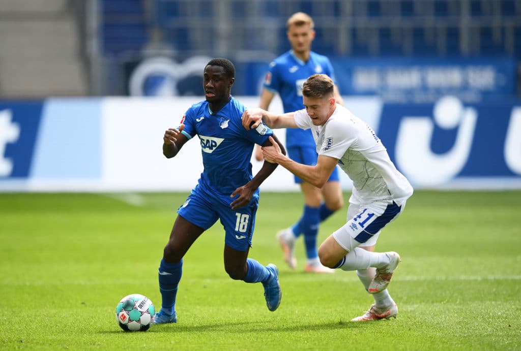 Schalke 04 continúa cen el sótano de la tabla y esta vez caen 4-2 frente al Hoffenheim.