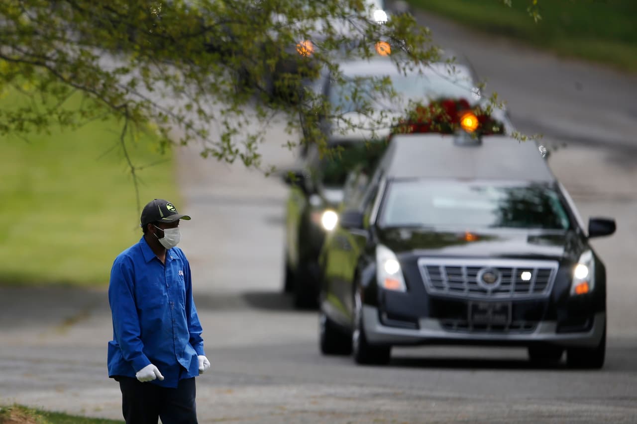 El reverendo Joseph E. Lowery murió el 27 de marzo en Atlanta por lo que su familia dijo que eran causas naturales no relacionadas con el nuevo coronavirus. Fue mejor conocido por ayudar a King a comenzar la Conferencia de Liderazgo Cristiano del Sur.