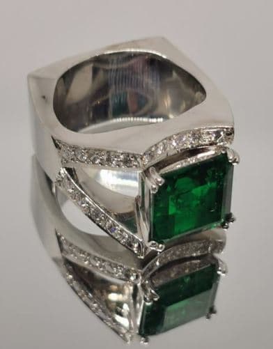 El Servicio de Administración y Enajenación de Bienes ha puesto a disposición de los interesados el 
<a href="http://presencial.sae.gob.mx/Presencial/Pages/ListadoBienes.aspx?Tipo=2&fbclid=IwAR1ZVSL7niIgdxtlWtfNJ7GlegxxDWMDikrpKQgEbxQjTKd1kfsPx4e0gQo" target="_blank">listado de bienes</a> a través de su página en internet, donde expone los costos y bases de la subasta.