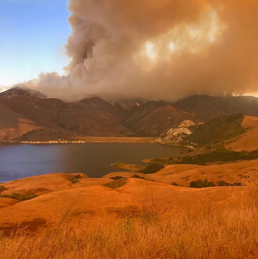El panorama en la presa Twitchell en San Luis Obispo.