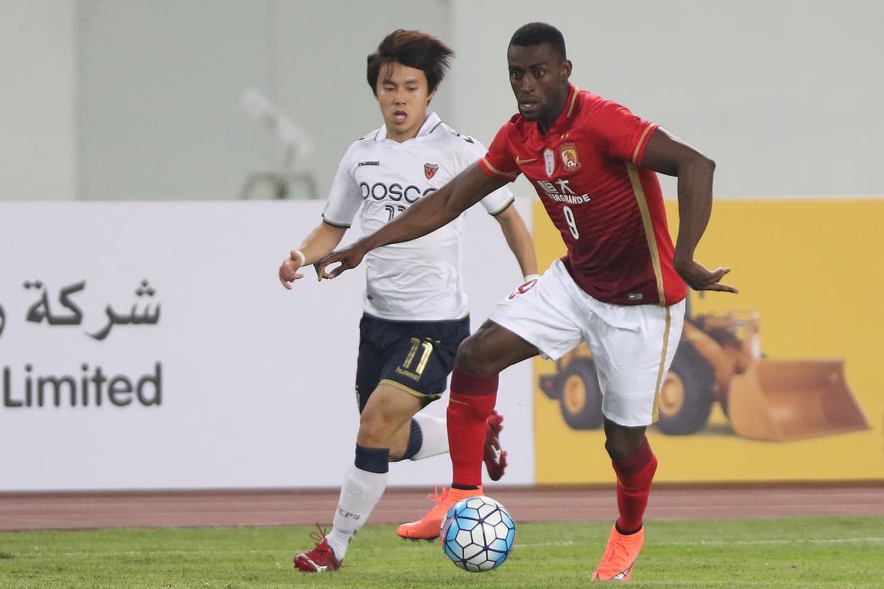 El colombiano Jackson Martínez llegó al Guangzhou Evergrande de China por 42 millones de euros, tras su fallido paso por el Atlético de Madrid.