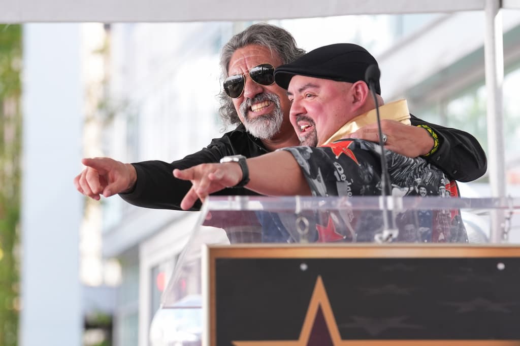 Iglesias, de 49 años y originario de Long Beach, California, dedicó el honor a su madre fallecida,Esther Pinuelas Iglesias, quien murió en 2012.