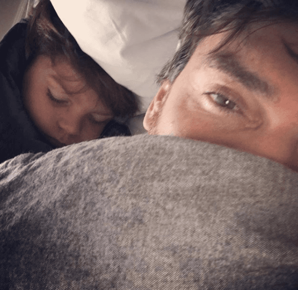 A través de su Instagram el actor informó a sus seguidores que ya se encontraba mejor. Esta imagen fue compartida por Julián el 3 de enero de 2018.