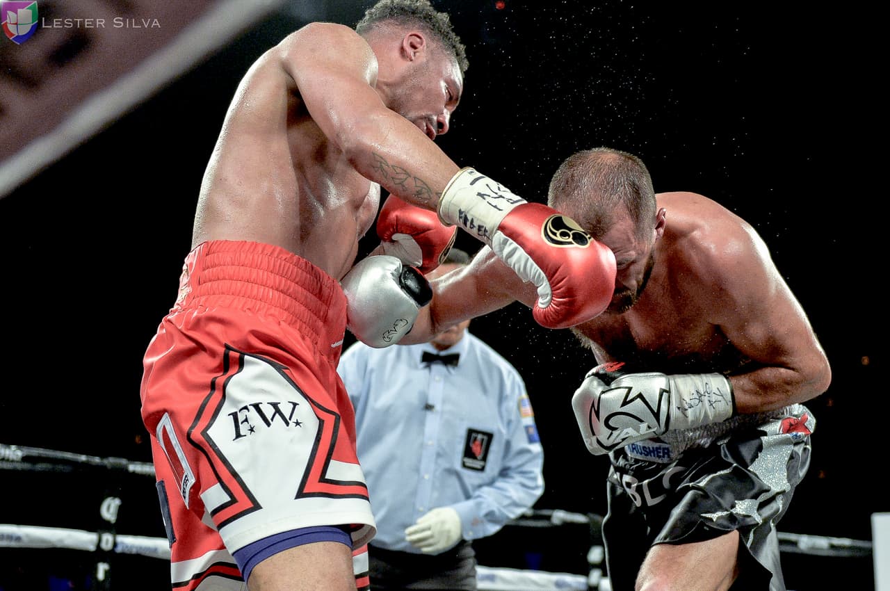 El estadounidense noqueó al ruso en el octavo asaltó y dio muestra de su gran poderío, reteniendo así los cetros de la AMB, OMB y FIB.