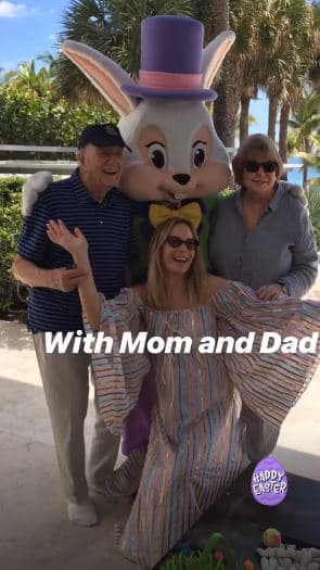 Los padres de Dee Ocleppo fueron otros de los invitados a este domingo familiar y así lo mostró la esposa de Tommy Hilfiger.