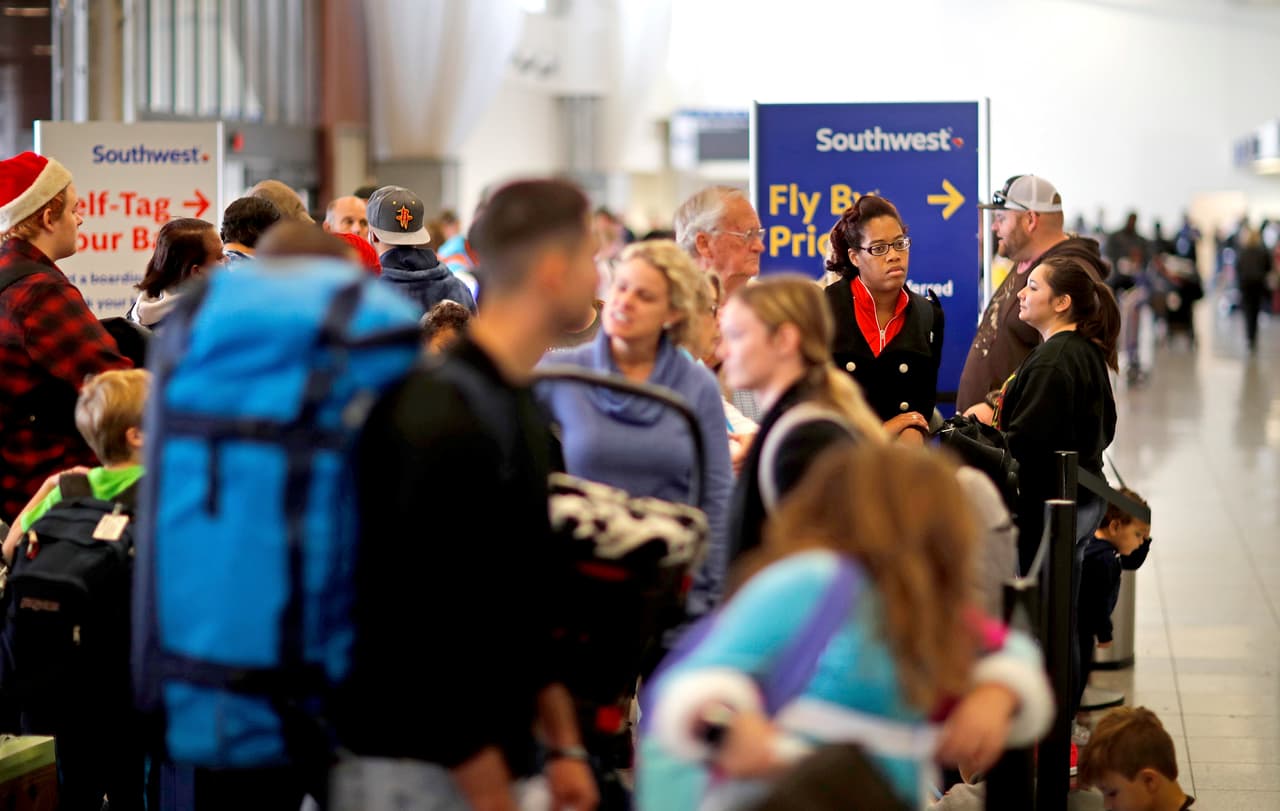 ¿Puedo viajar al extranjero si tengo un trámite migratorio pendiente? Resolvemos tus dudas migratorias