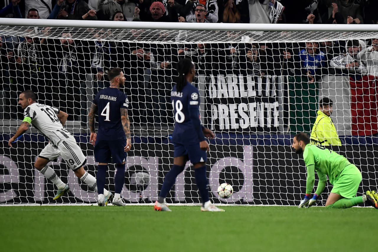 Termina la Fase de Grupos de la UEFA Champions League con el AC Milan como el último equipo en clasificar a los Octavos de Final.