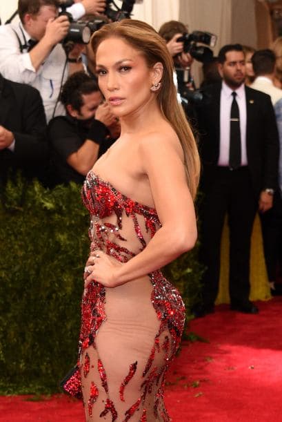 En la gala del MET las tres sensuales famosas dejaron a muchos boquiabiertos con sus curvas al descubierto. ¿Quién las lució mejor?