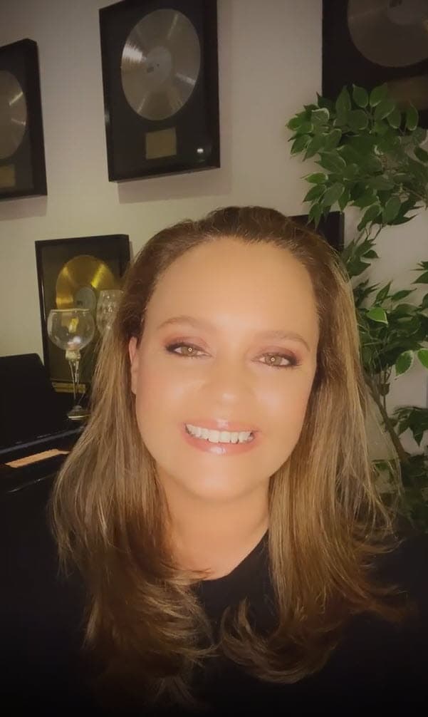 La muerte de su progenitora fue un momento que también marcó su vida: "
<b>Perder a mi madre fue lo más terrible que me ha pasado </b>en la vida y es algo que vivo con ello todos los días, es algo que no se quita".
<br>
<br>