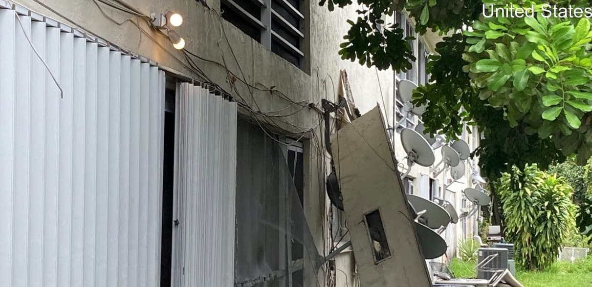 El edificio cuenta con 16 apartamentos y no tiene una asociación, lo que es ilegal en Florida.