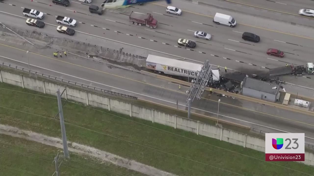 Se derrama combustible en la Turnpike tras accidente de un camión de carga