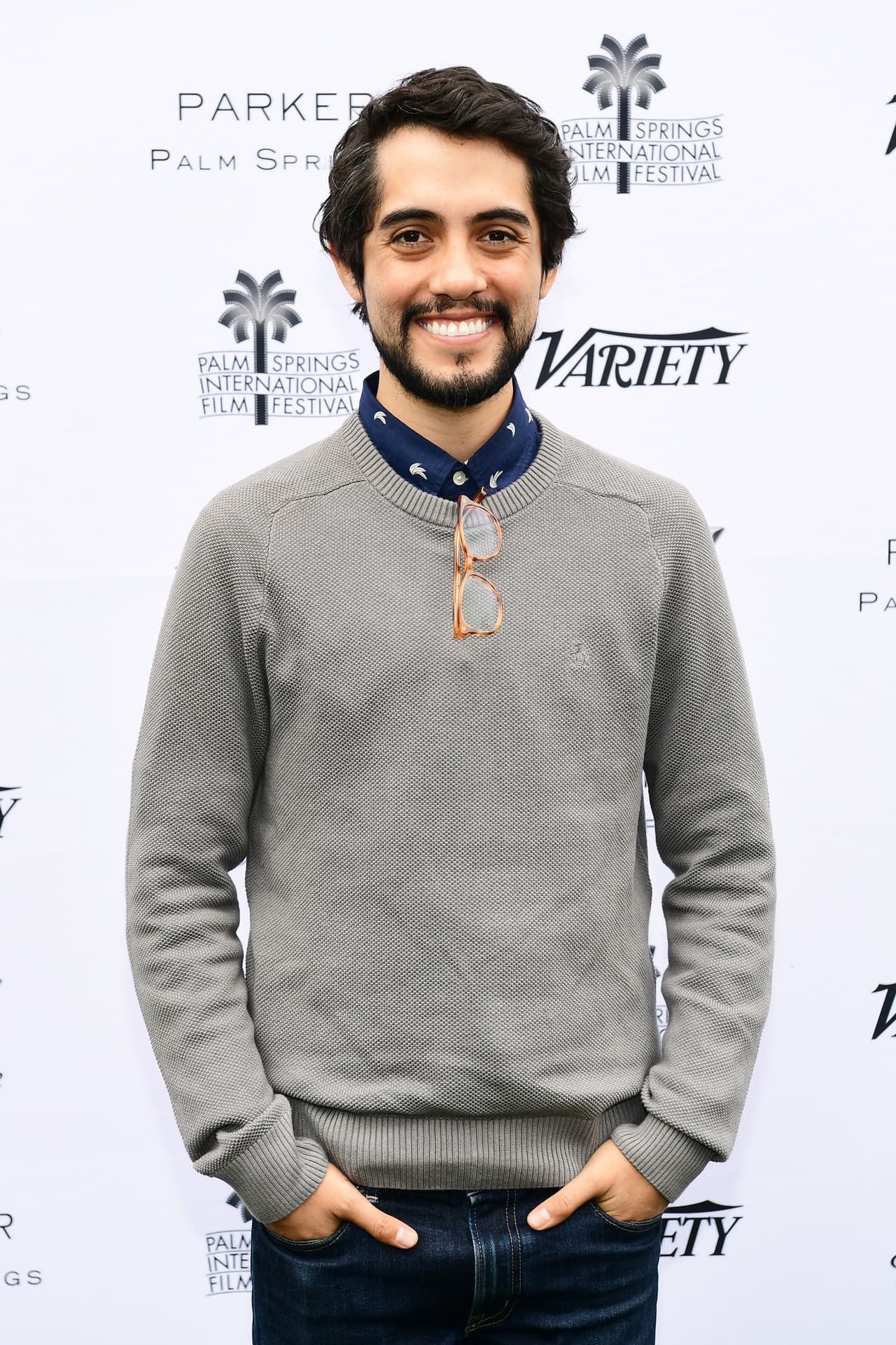 "Me dijo: '¿quieres que te diga la verdad?, para mí en mis recuerdos, creo que sentí más discriminación en México, cuando estaba en la escuela donde había 
<b>puros güeritos y yo era moreno'"</b>, contó Carla Estrada sobre su hijo.
<br>