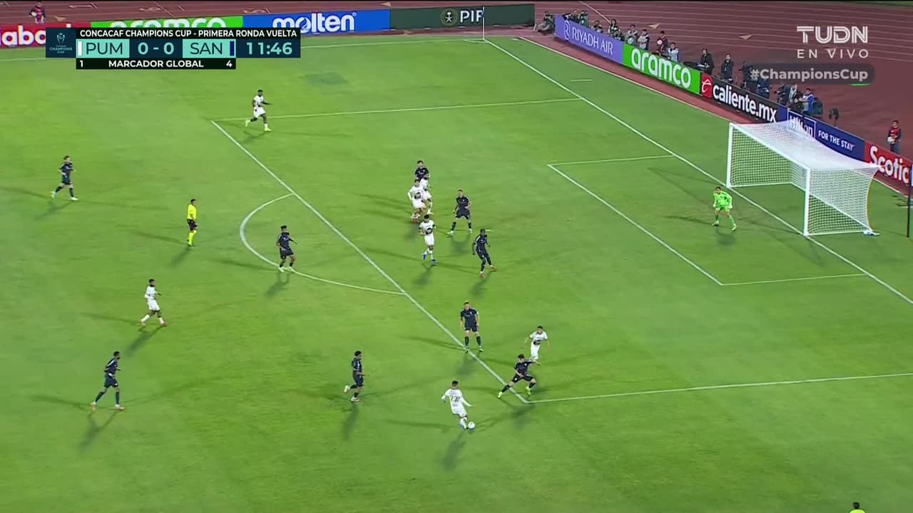 ¡TIRO ATAJADO! disparo por Uriel Antuna.