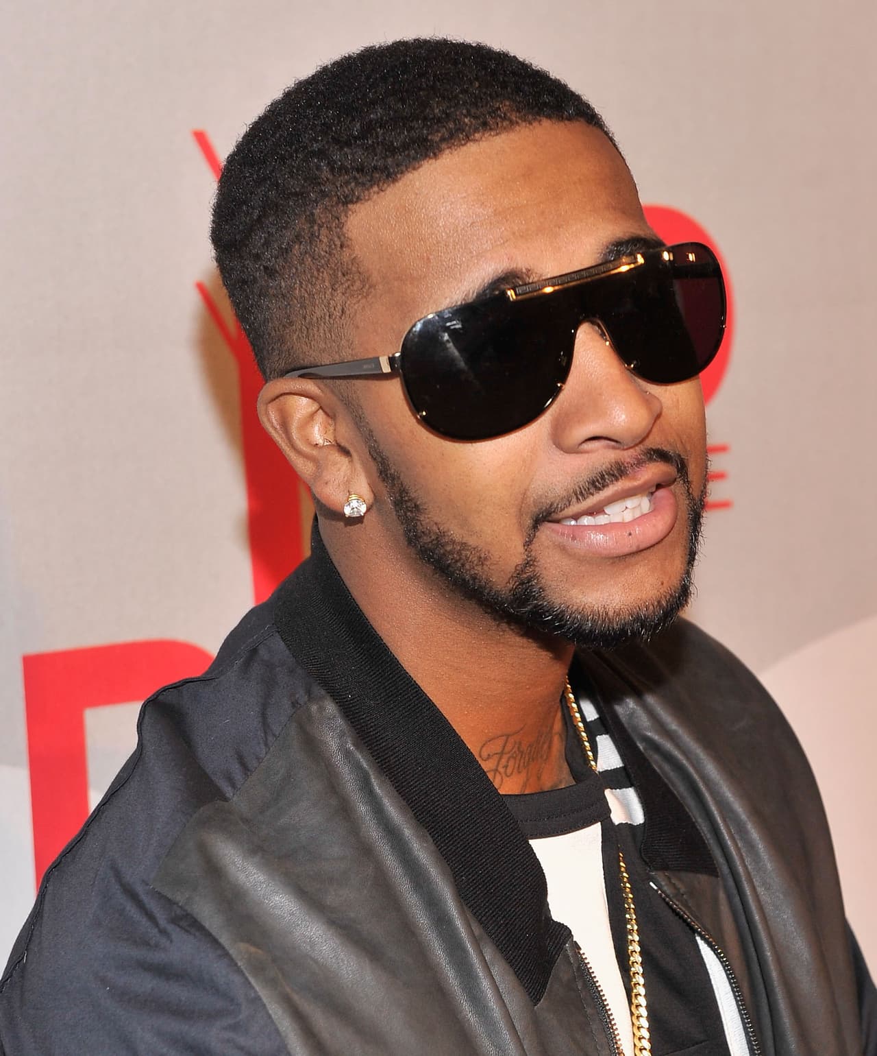 Omarion es un cantante se convirtió en el líder de una banda llamada B2K que surgió en 2001.