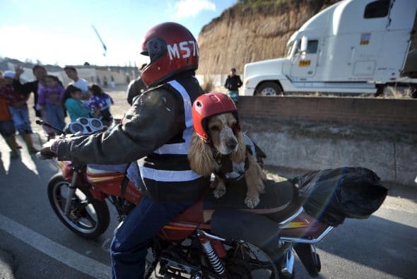 Cientos de guatemaltecos se dieron cita para despedir a los motoristas, quienes iniciaron el recorrido luego que el ex presidente (1996-2000) y actual alcalde de Guatemala, Álvaro Arzú diera el banderazo de salida, no sin antes pedir precaución y cordura a los peregrinos.