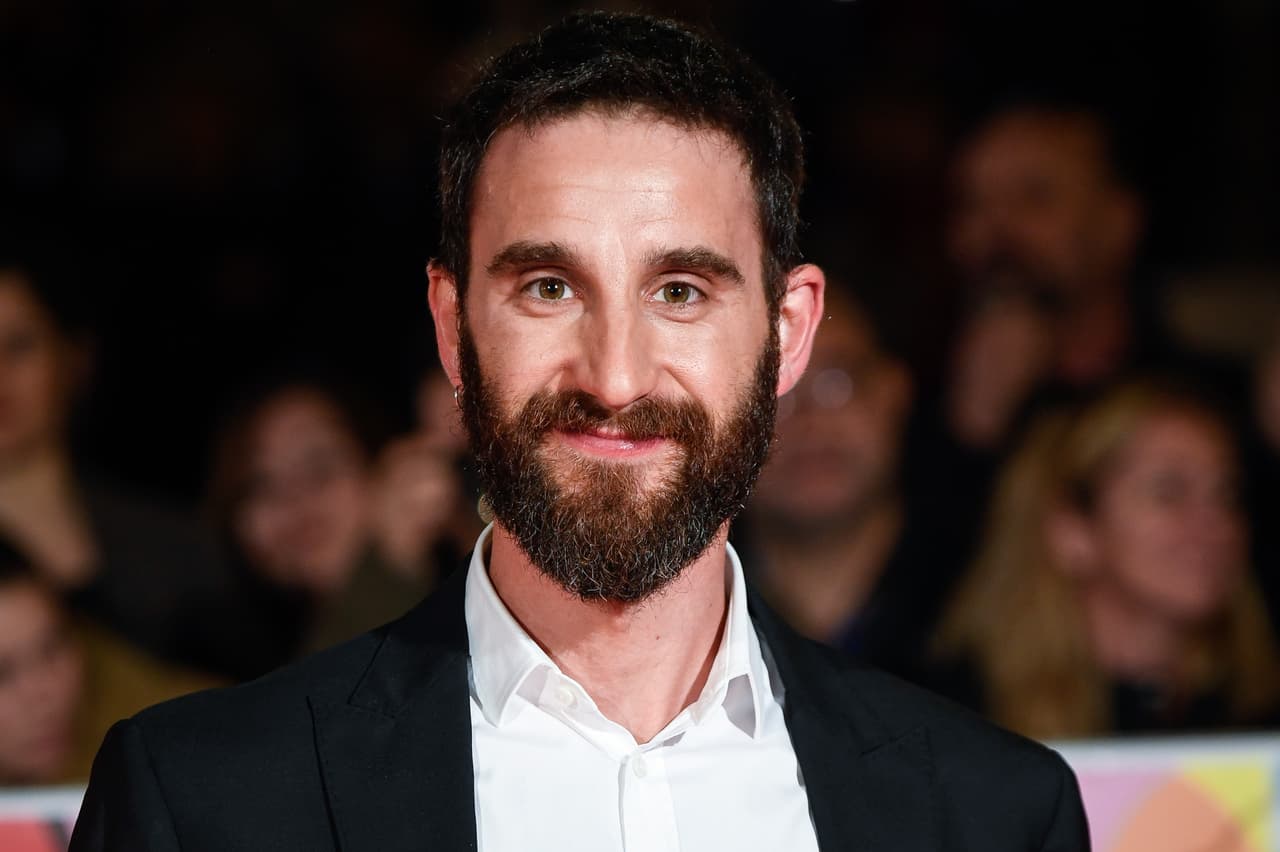 En los adultos, este tipo de cáncer "es una enfermedad por la que se forman células malignas (cancerosas) en el sistema linfático", de acuerdo con el 
<b><a href="https://www.cancer.gov/espanol/tipos/linfoma/paciente/tratamiento-hodgkin-adultos-pdq#_1" target="_blank">Instituto Nacional del Cáncer de EEUU</a></b>. Los síntomas incluyen "ganglios linfáticos inflamados, fiebre, sudor nocturno excesivo, pérdida de peso y cansancio".
<br>